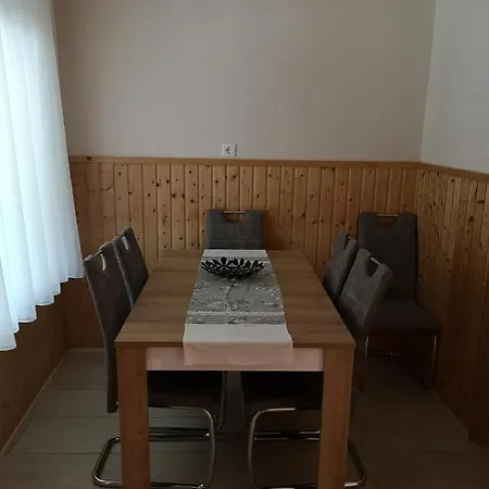 Relax Apartman Апартаменты Балатонмариафюрдё